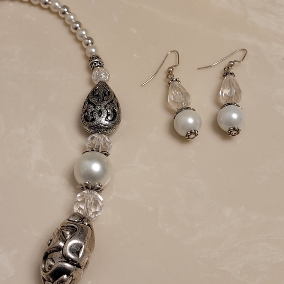 Silver and Pearl Beaded Jewelry Set - Picture 7 of 8